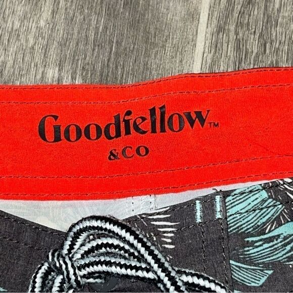 Men's Goodfellow & Co Blue & Grey Hawaiian Print Swimsuit - Picture 7 of 8